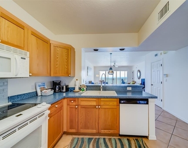 16550 Gulf Boulevard - Photo Thumbnail 16