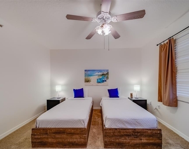 16550 Gulf Boulevard - Photo Thumbnail 32