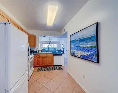 16550 Gulf Boulevard - Photo Thumbnail 18