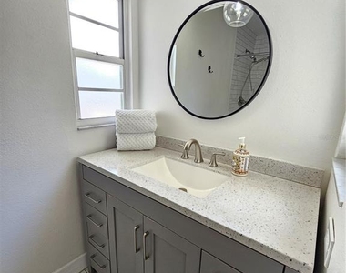 6442 Colonial Drive - Photo Thumbnail 11
