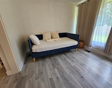 6442 Colonial Drive - Photo Thumbnail 5