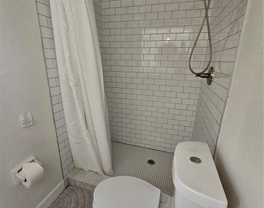 6442 Colonial Drive - Photo Thumbnail 12