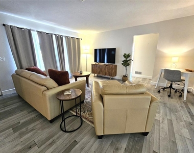 6442 Colonial Drive - Photo Thumbnail 6