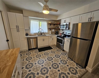 6442 Colonial Drive - Photo Thumbnail 1