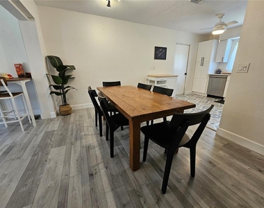 6442 Colonial Drive - Photo Thumbnail 2