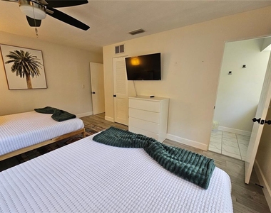 6442 Colonial Drive - Photo Thumbnail 10
