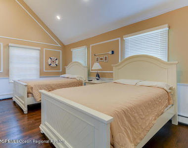 1603 Lake Avenue - Photo Thumbnail 16