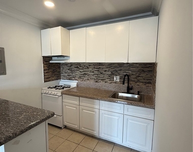 9031 Phyllis Avenue - Photo Thumbnail 4