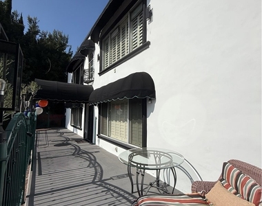 9031 Phyllis Avenue - Photo Thumbnail 12
