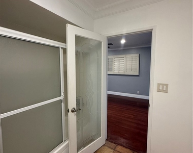 9031 Phyllis Avenue - Photo Thumbnail 8