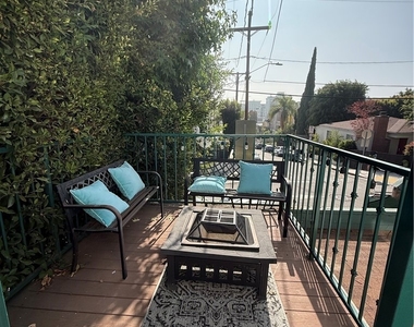 9031 Phyllis Avenue - Photo Thumbnail 11