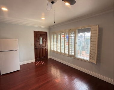 9031 Phyllis Avenue - Photo Thumbnail 3