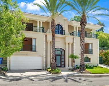 2784 Deep Canyon Drive - Photo Thumbnail 4