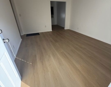 1543 11th Street - Photo Thumbnail 4