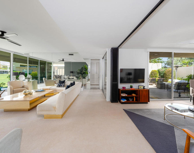322 Desert Lakes Drive - Photo Thumbnail 5