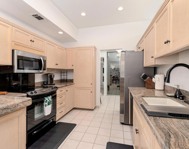 322 Desert Lakes Drive - Photo Thumbnail 11