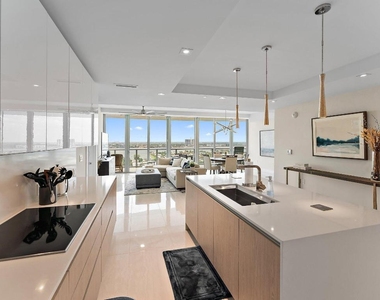 3100 N Ocean Drive - Photo Thumbnail 6