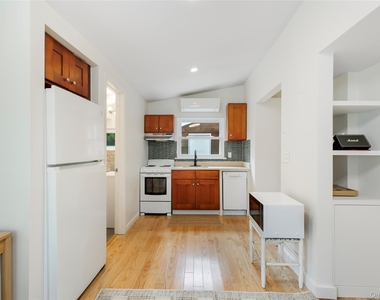 61 Squires Avenue - Photo Thumbnail 3