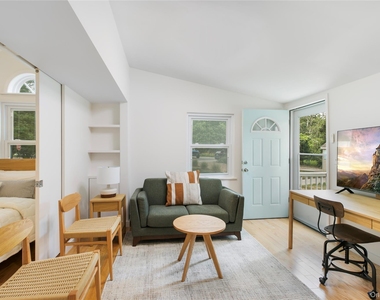 61 Squires Avenue - Photo Thumbnail 4
