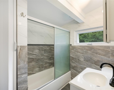 61 Squires Avenue - Photo Thumbnail 5