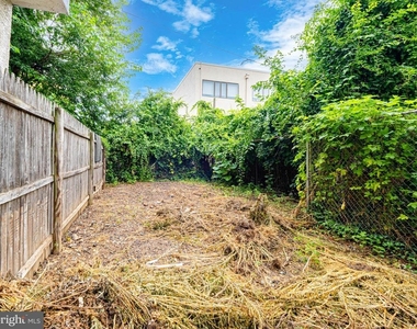 2327 N Carlisle Street - Photo Thumbnail 11