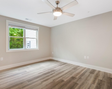 303 Linwood - Photo Thumbnail 7