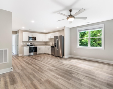 303 Linwood - Photo Thumbnail 6