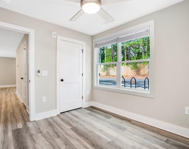 303 Linwood - Photo Thumbnail 9