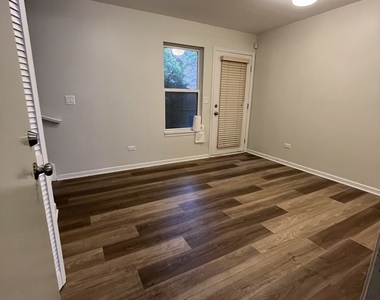 3951 W Ainslie Street - Photo Thumbnail 2