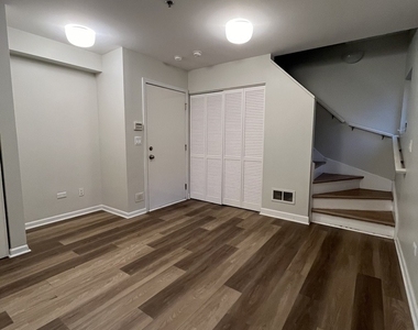 3951 W Ainslie Street - Photo Thumbnail 1
