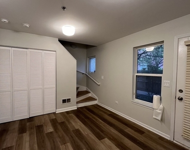 3951 W Ainslie Street - Photo Thumbnail 4