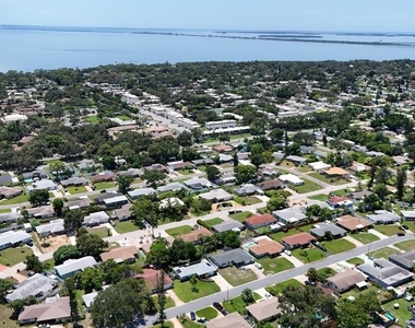 1050 62nd Ave South - Photo Thumbnail 2