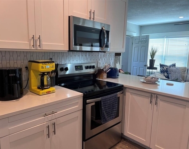 1137 Highland Street S - Photo Thumbnail 32