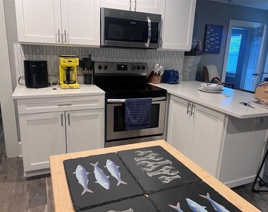 1137 Highland Street S - Photo Thumbnail 4