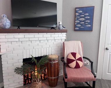 1137 Highland Street S - Photo Thumbnail 36