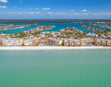16550 Gulf Boulevard - Photo Thumbnail 2