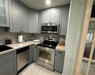 5006 Starfish Dr Se - Photo Thumbnail 6