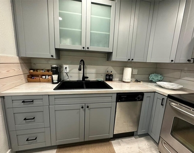5006 Starfish Dr Se - Photo Thumbnail 7