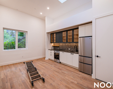 228 North 7th Street - Photo Thumbnail 4