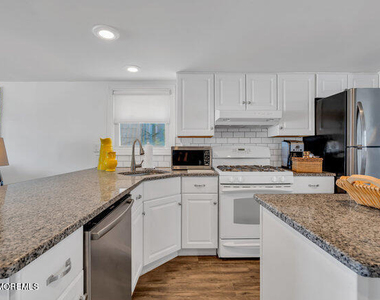 157 Beach Front - Photo Thumbnail 18