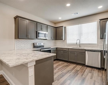 544 Lake Point Drive - Photo Thumbnail 11