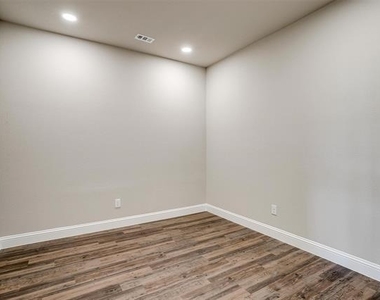 544 Lake Point Drive - Photo Thumbnail 22