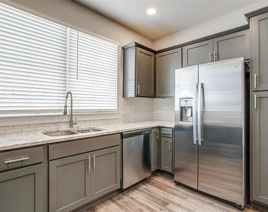544 Lake Point Drive - Photo Thumbnail 13