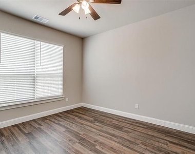 544 Lake Point Drive - Photo Thumbnail 26