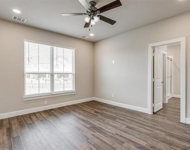 544 Lake Point Drive - Photo Thumbnail 15