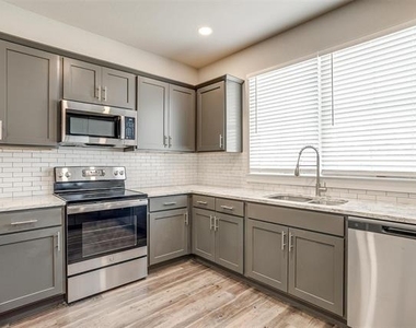 544 Lake Point Drive - Photo Thumbnail 12
