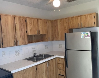6 Sw 7th Avenue - Photo Thumbnail 12
