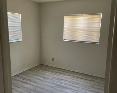 6 Sw 7th Avenue - Photo Thumbnail 9