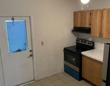6 Sw 7th Avenue - Photo Thumbnail 10