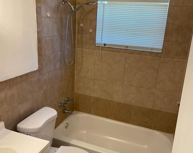 6 Sw 7th Avenue - Photo Thumbnail 14